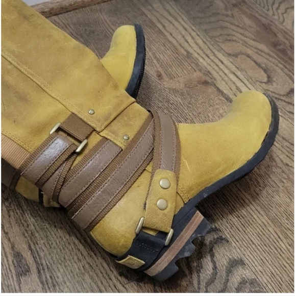 Sorel Ladies Riding Boots in Yellow - Picture 6 of 11